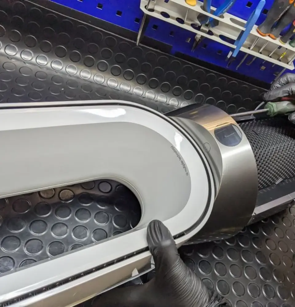 Почему выбирают наш сервисный центр Dyson?