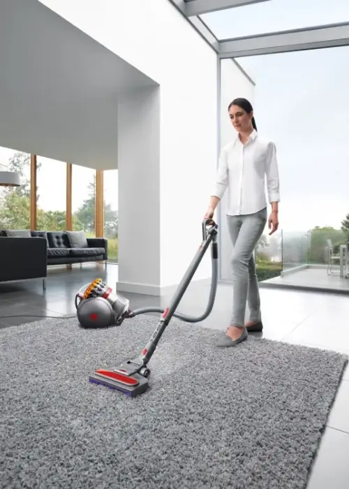 Профессиональный ремонт полноразмерных цилиндрических пылесосов Dyson в Москве и Санкт-Петербурге