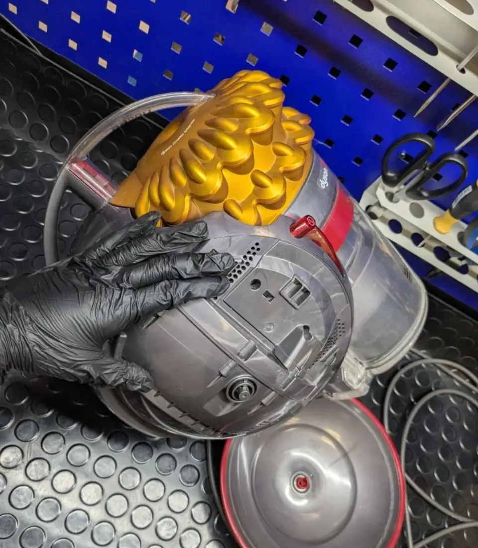 Почему выбирают наш сервисный центр Dyson?
